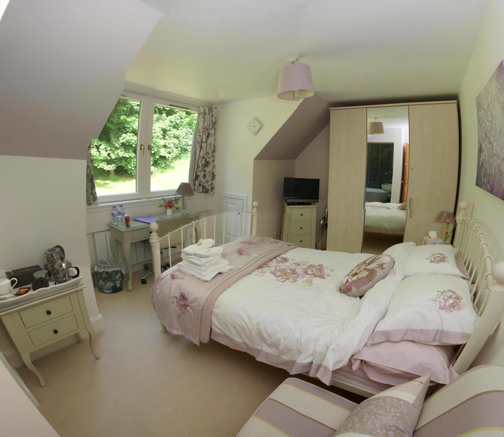 Whistlers Dell B&B Rhu Εξωτερικό φωτογραφία