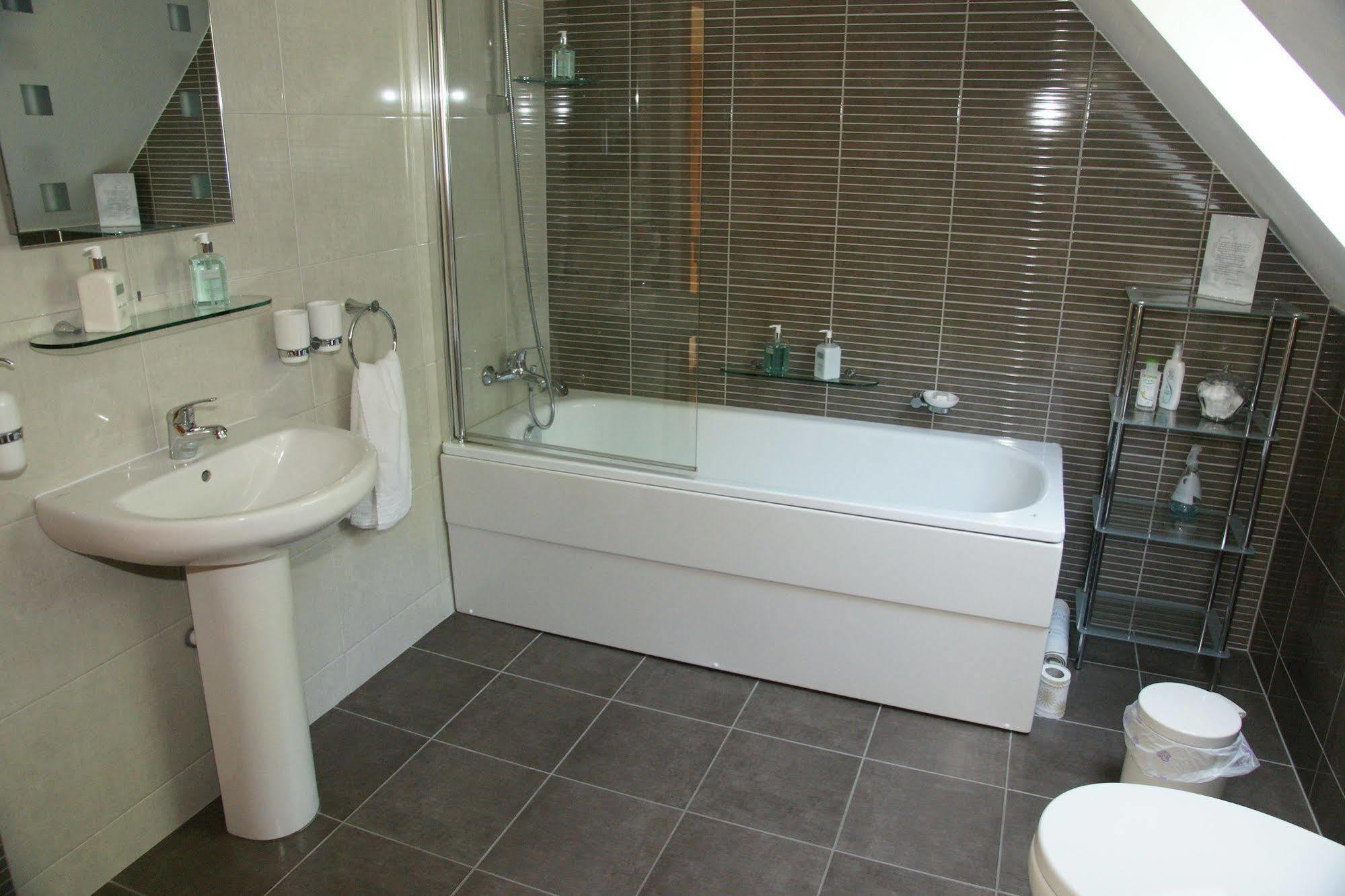 Whistlers Dell B&B Rhu Εξωτερικό φωτογραφία